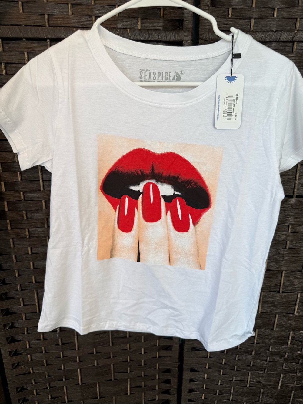 *NEW*Sz L*Seaspice*Graphic Red Lip & Nail Tee